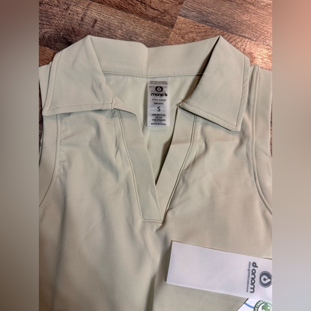 Mono B Sage Green Collared Athletic Crop Tank Top Built-In Shelf Bra Small - Picture 9 of 12
